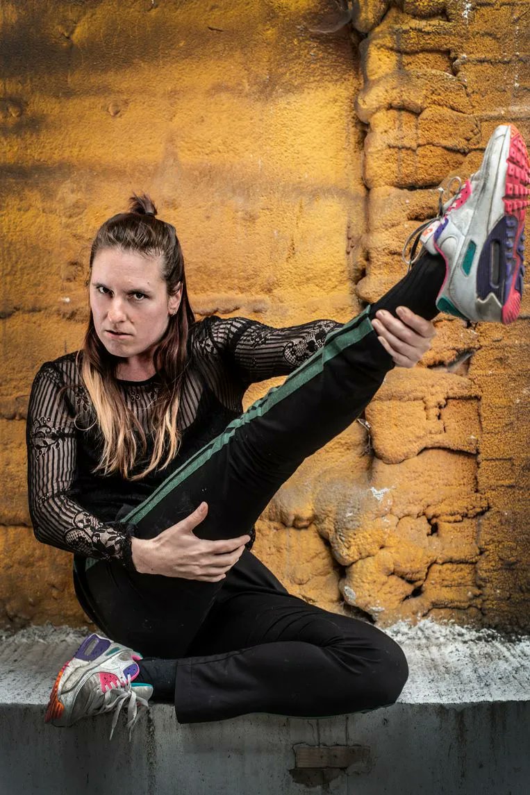 Op #IDAHOBIT2022: Sarah Vandeursen maakte met 'Sarah in genderland' een must-see: ‘In ‘De slimste mens’ had ik een jurkje en hakken aangedaan en meteen gingen mijn alarmbellen weer af’ buff.ly/3Pr07mk