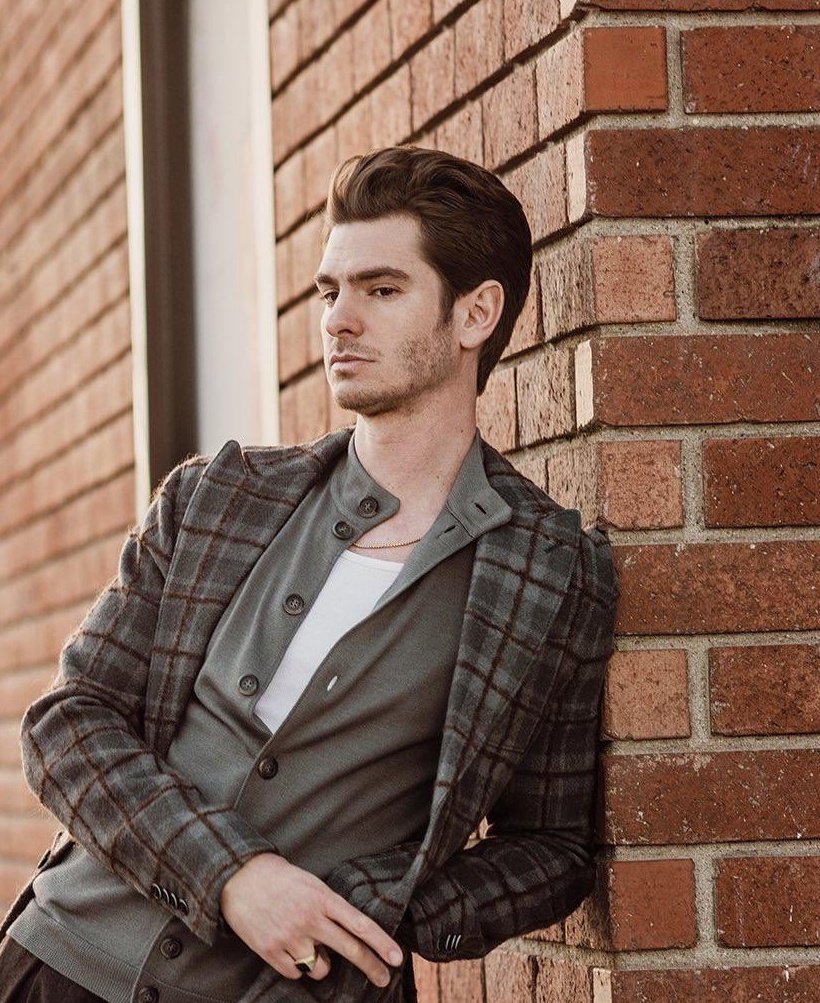charmingflynnx's tweet photo. andrew garfield                   andrew garfield
             2010                                2021 https://t.co/dTO6q8o8oo