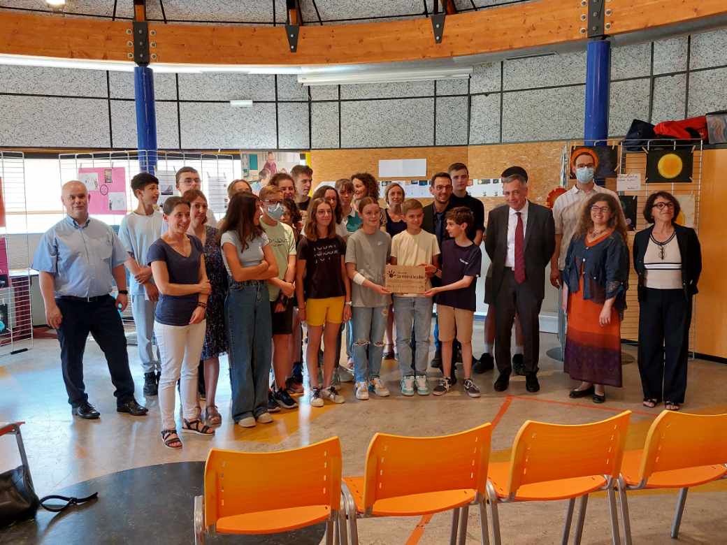 dsden18's tweet photo. Inauguration | Le collège Voltaire de #saintflorentsurcher devient collège La main à la pâte ! 
✅ Pratique des sciences et de la technologie attrayante, créative, contemporaine et formatrice
✅ Relations privilégiées avec des scientifiques locaux
@CLamap_CVL @MPLS_CVL https://t.co/13KICdag0b