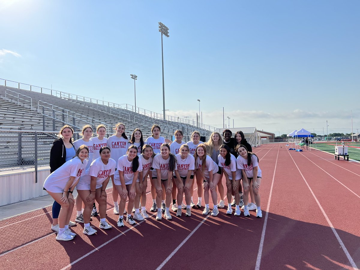 canyonVB's tweet photo. CCVB helping out @CHSCSSS this morning! #chsmentalhealthwalk @DavissonDustin @AthleticsCanyon https://t.co/uiJj64Mruf