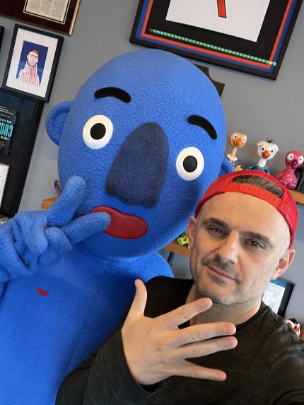 GM <a href="/creatureNFT/">MOVED TO @CREATUREWORLD</a>🍅🌞 

here is a pic of one of the most inspiring, motivational and hard working minds in the whole NFT space...together with <a href="/garyvee/">Gary Vaynerchuk</a>

THE CREATURES ARE (VEE)CONING