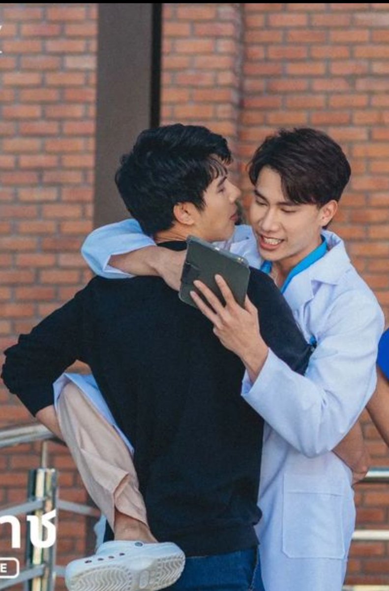 animetalyss's tweet photo. Na frente das cameras🤗 / atrás 🔥
Motivo do meu surto diário. Eles ñ mudam 😂😍😍
 #maxtul #maxtuledit #maxtulisreal #tulmax #bl #bls #bltailandia https://t.co/EsldtpJhGE
