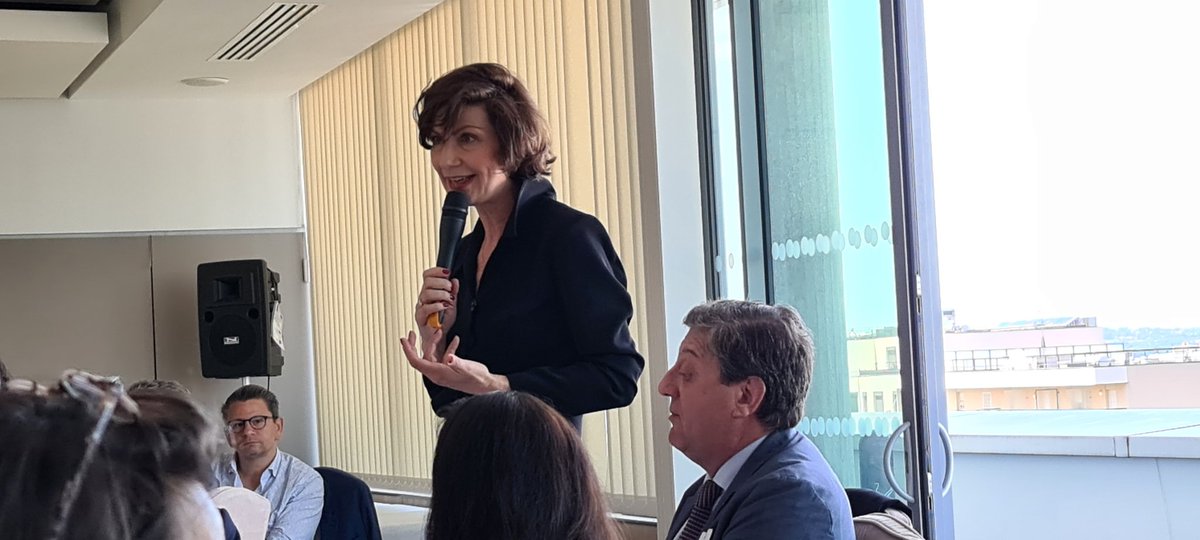 maTournaire's tweet image. Au déjeuner du @Medef92 échanges passionnants sur les athlètes des #JO et leur place ds les entreprises. Avec @dcarlach'ch vice présidente Medef ancienne athlète + @SarahOurahmoune, 265 combats, Championne de France, d'Europe, du monde Médaillée aux JO de Rio @lrainfray
@mpHure