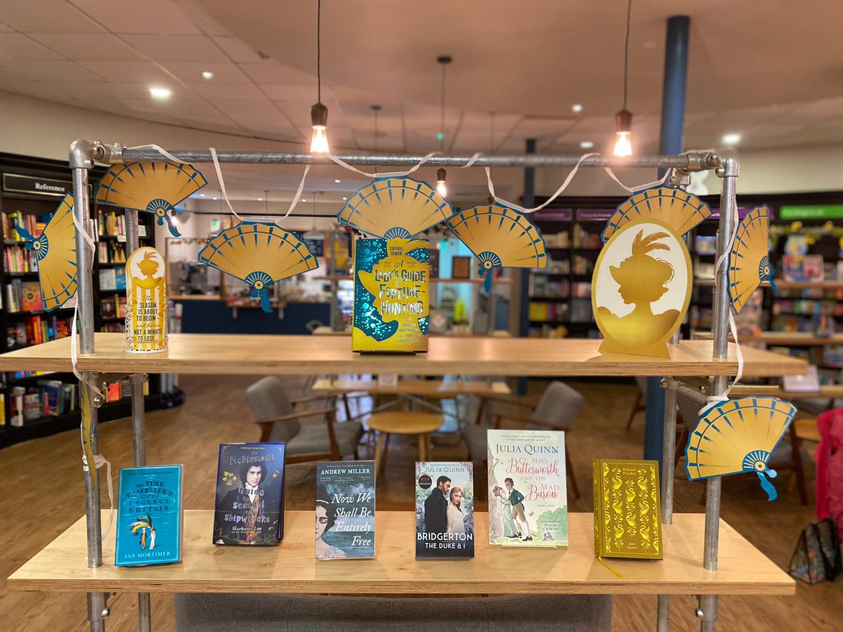 HarperFiction's tweet image. A HUGE thank you to all the booksellers who have been chaperoning #LadysGuide across country 💎