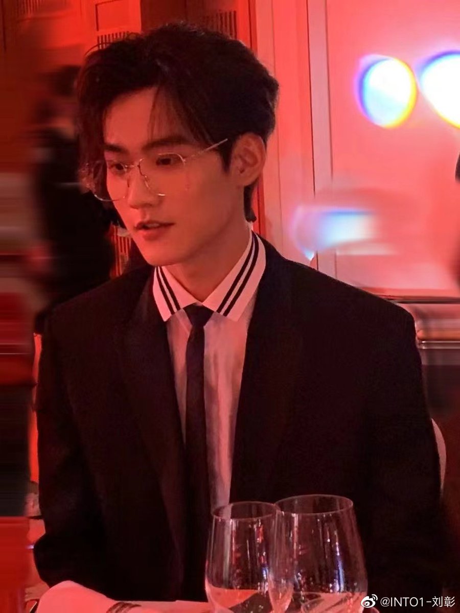 SUBSIDER11_'s tweet photo. {trans : AK weibo}

สุขสันต์วันเกิดน้องชาย ต้องหล่อขึ้นทุกวันๆ  มีความสุขในทุกๆวันนะ！@/INTO1-周柯宇 ​​​

; #INTO1AK刘彰 #AK刘彰 https://t.co/ZMEXM4sGYz
