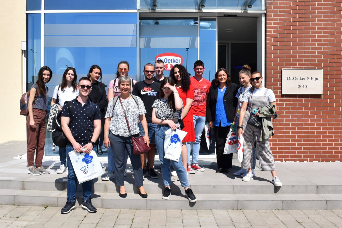 Dr. Oetker Srbija je juče bio sjajan domaćin timovima koji će učestovati na #EkotrofelijaSrbija, takmičenju za najbolji eko-inovativni proizvod.🏆 Na prvoj radionici smo čuli kako teče proces razvoja novih proizvoda, sa posebnim osvrtom na recepturu, standarde kvaliteta i rizike.