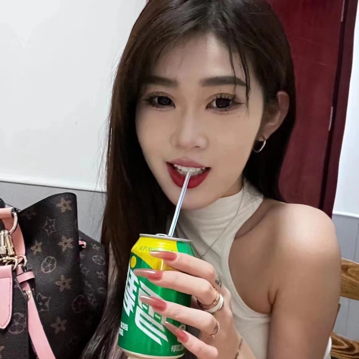 wokaixin2's tweet photo. #新头像 https://t.co/zTFybBp4wy