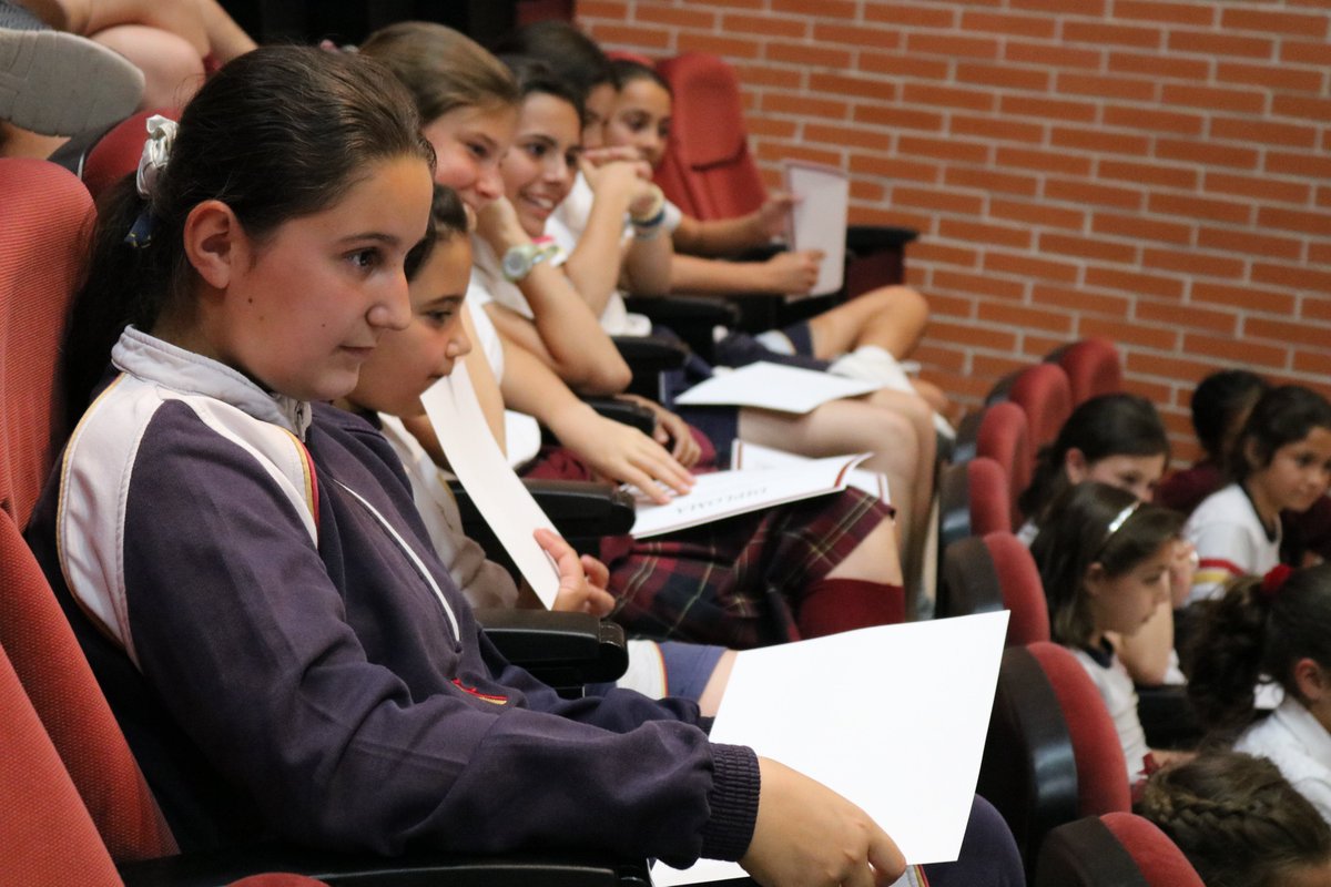 ce_fuenllana's tweet photo. El programa #PeerSupportProject😊 llega a su fin. Las #80alumnas "mentoras" y "mentorizadas" han recibido un diploma a su esfuerzo💪 y compañerismo.
Conoce este gran proyecto en el que #ayudar es el principal objetivo ➡️ https://t.co/1M6eIopNKC
#PSP #ColegioAlcorcón https://t.co/GkSubGkF7w