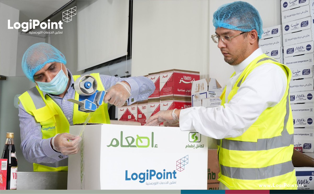 LogiPointSA's tweet image. تحت مظلة المسؤولية الإجتماعية و بالتعاون مع @SaudiFoodBank شاركت شركة #LogiPoint و موظفيها في تعبئة وتوزيع السلال الغذائية لعدد من الأسر المستفيده في منطقة جدة.