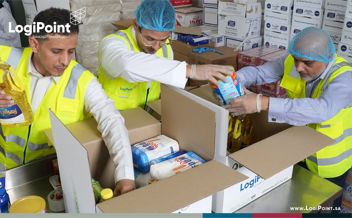LogiPointSA's tweet image. تحت مظلة المسؤولية الإجتماعية و بالتعاون مع @SaudiFoodBank شاركت شركة #LogiPoint و موظفيها في تعبئة وتوزيع السلال الغذائية لعدد من الأسر المستفيده في منطقة جدة.