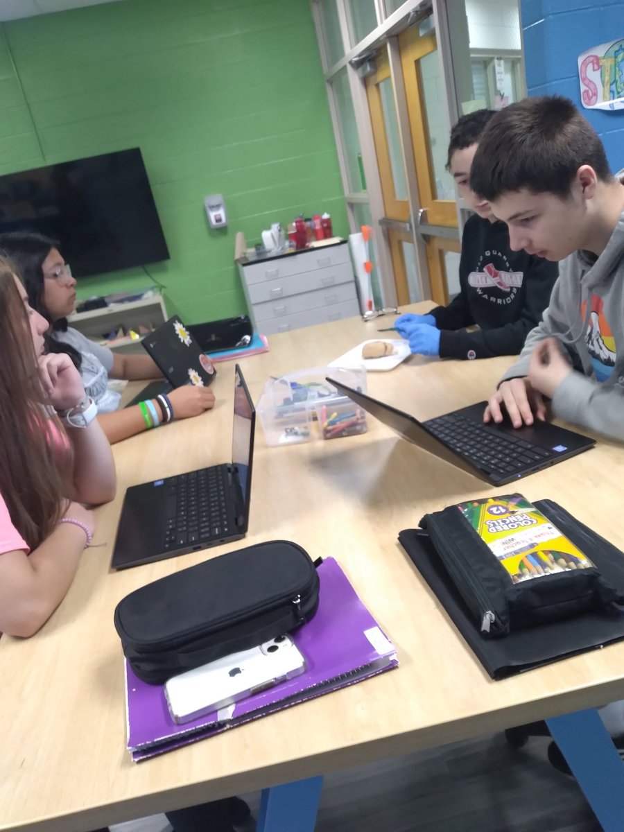 CITGOiaOQMS's tweet photo. Last brain dissection of the year!! Still amazing after 6 groups and 12 dissections!! Ss exposure to medical sciences is phenomenal! #sd113a #OQFamily @sonray10 https://t.co/I8UaF68p9e
