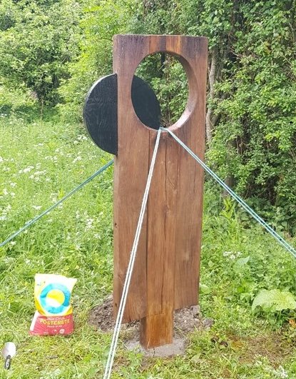 Volcosoutheast's tweet photo. Refurbishment and reinstallation of one of the unique half-mile markers on the #PhoenixTrail yesterday. The markers reflect the phases of the moon so fitting it's done after a #SuperBloodMoon Thank you to our #volunteers Reg and Richard! @ThameHub @SustransSouth https://t.co/Ija9i3IRdB