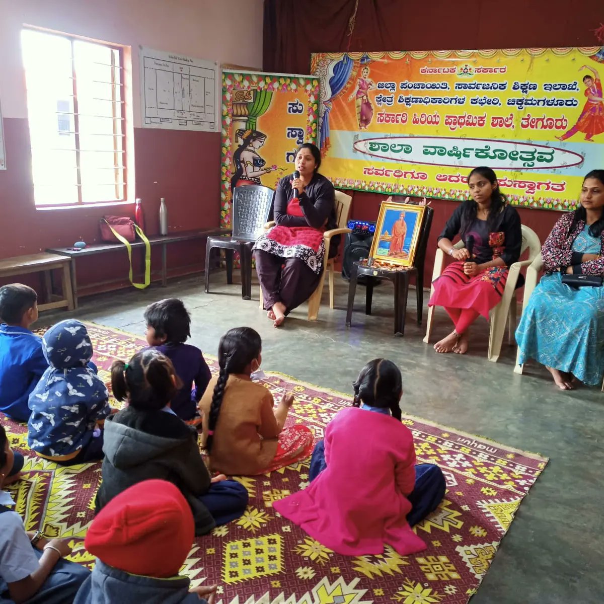 snpkarnataka's tweet photo. ಸೋದರಿ ನಿವೇದಿತಾ ಪ್ರತಿಷ್ಠಾನ ಚಿಕ್ಕಮಗಳೂರು

#ಬಾಲವಸಂತೋತ್ಸವ

ತೇಗೂರು ಗ್ರಾಮದಲ್ಲಿ ಇಂದು ನಡೆದ ಮೊದಲನೇ ದಿನದ ಬೇಸಿಗೆ ಶಿಬಿರದಲ್ಲಿ 40 ಮಕ್ಕಳು ಹಾಜರಾಗಿದ್ದರು.  
ಧ್ಯಾನ, ಯೋಗ, ಓಂಕಾರ, ಶ್ಲೋಕ, ಸಂಸ್ಕೃತ ಅಭ್ಯಾಸ, ವಿವೇಕಾನಂದರ ಜೀವನ ಚರಿತ್ರೆ, ಅಕ್ಕ ನಿವೇದಿತಾ ವಿಡಿಯೋ ಪ್ರದರ್ಶನ
ಈ ಎಲ್ಲಾ ಚಟುವಟಿಕೆಗಳನ್ನು ಮಾಡಿಸಲಾಯಿತು. https://t.co/pfVfbdRe4w