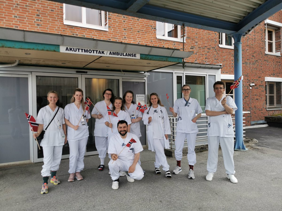 WattiAli's tweet photo. God 17 mai kjære dere som feirer Dagen 🇧🇻🎉
Hyggelig å få is fra isbilen 🍦
Hilsen fra akuttmottak ved Rana sykehuset 🏥
#17mai https://t.co/5CxmopaozK