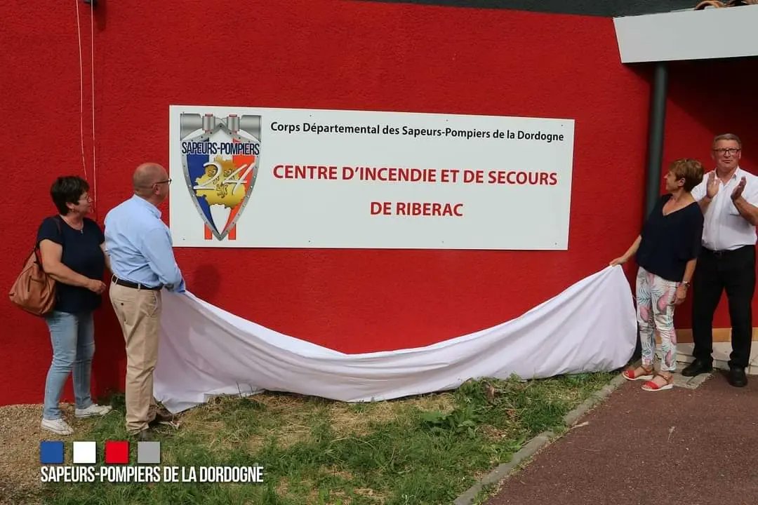pompiers24's tweet photo. Retour en images sur les portes ouvertes du cis de Ribérac, 14.05 en présence de  @nicolaplaton maire de #Riberac mais également membre du bureau du Conseil d'Aministration #SDIS24 https://t.co/nvK0ovzimG