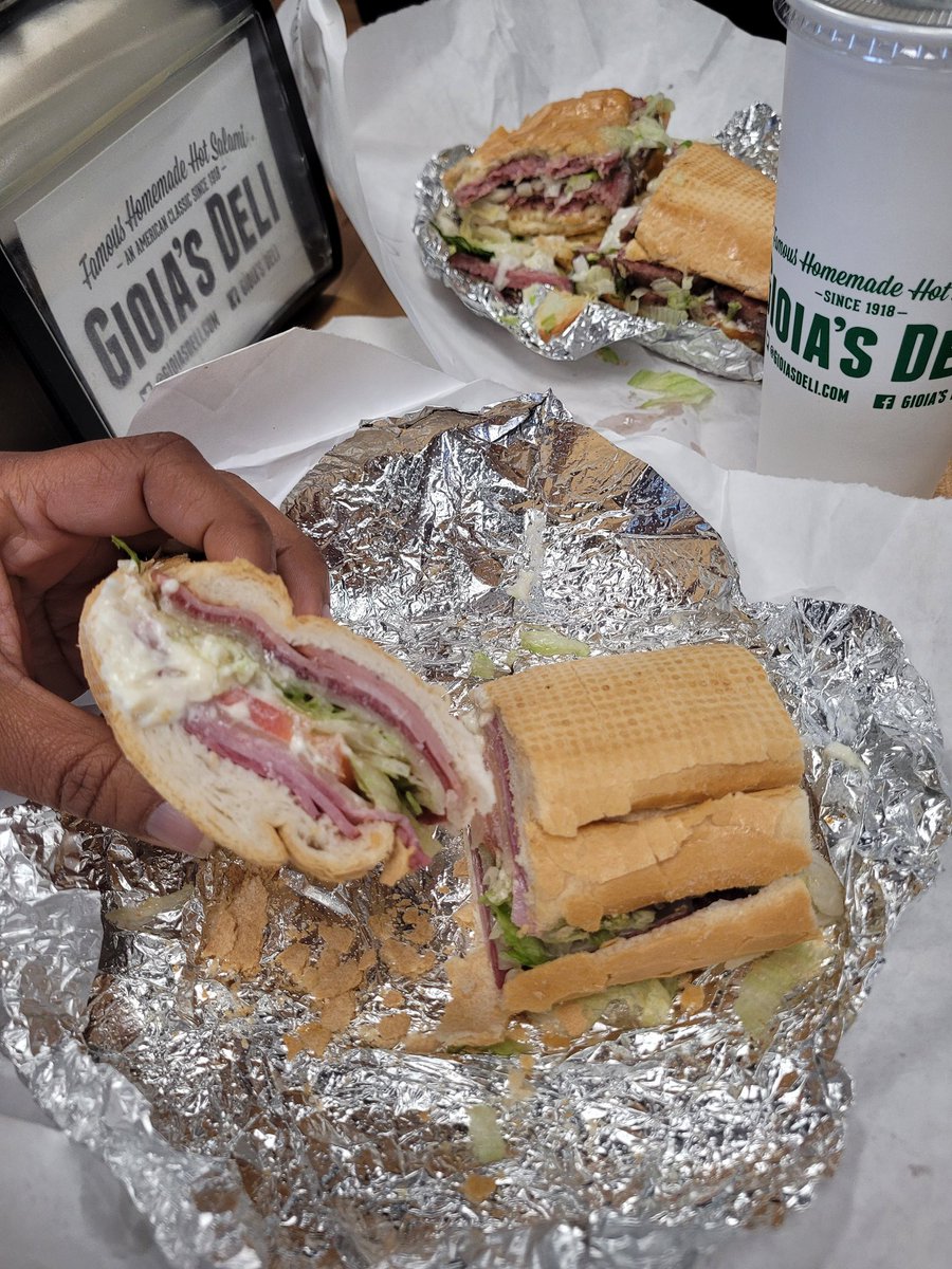 preppiecurler's tweet photo. Drove 6 hours for hot salami and a Italian poboy. It's a beautiful place. Thanks @GioiasDeli ! #StLouis #youshouldgo https://t.co/3AWJblNMiQ