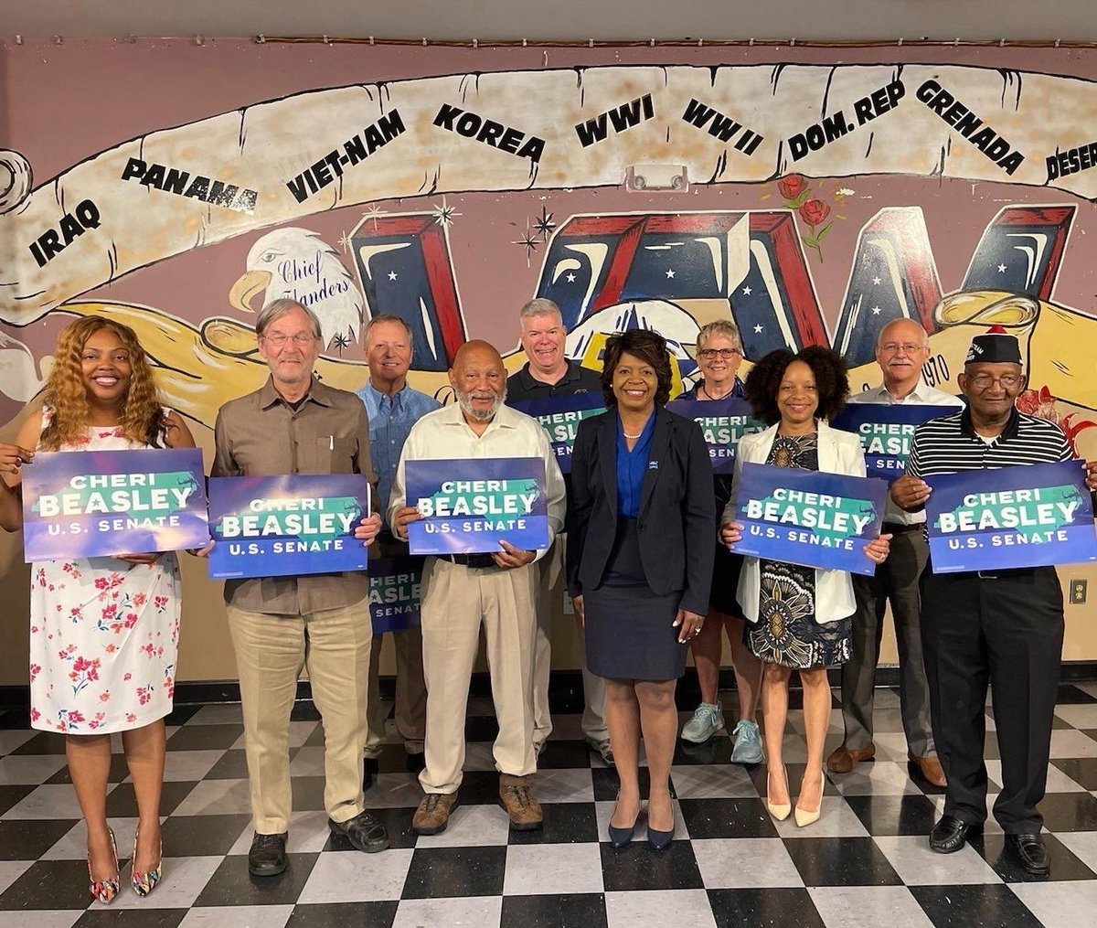 CheriBeasleyNC's tweet photo. North Carolina is the proud home to over 700,000 veterans and over 100,000 active duty-personal β and they deserve a Senator who will always fight for them.
Thatβs why I went to Fayetteville today for the launch of Veterans and Military Families for Beasleyπ§΅ https://t.co/GUcvWTVJ2o