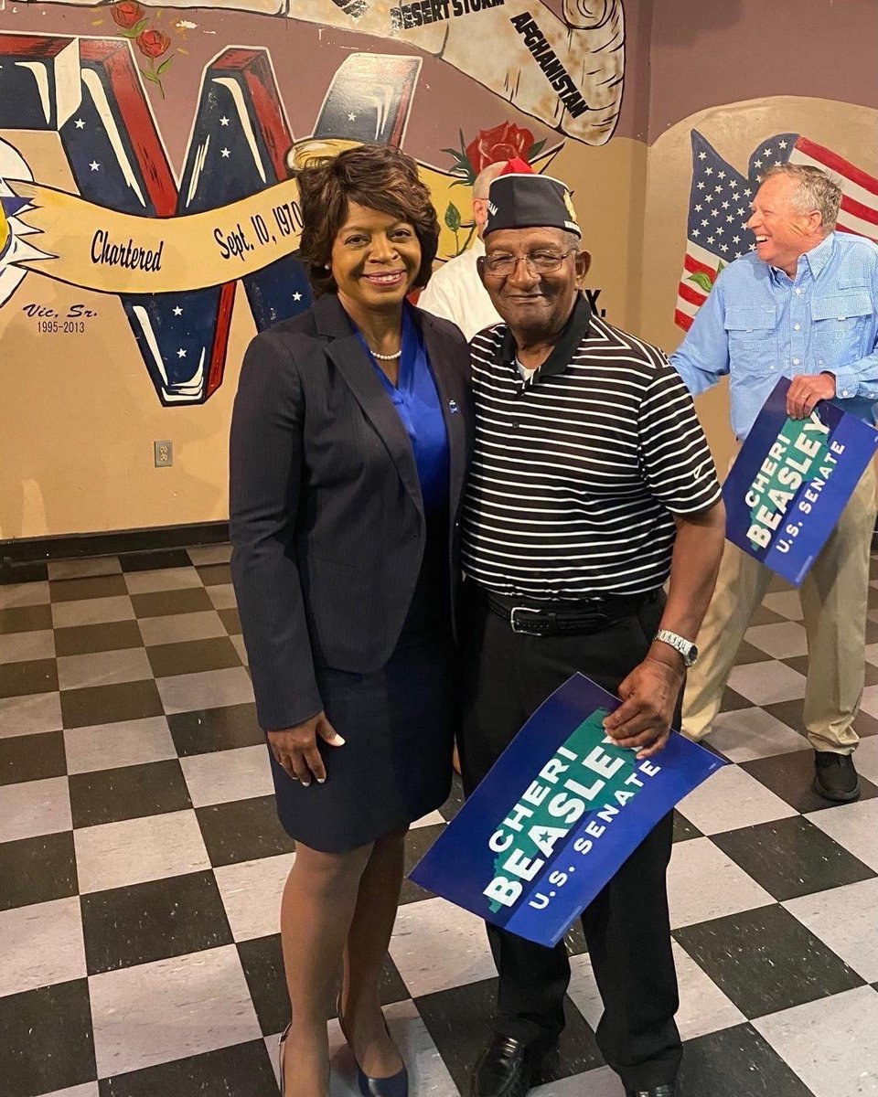 CheriBeasleyNC's tweet photo. North Carolina is the proud home to over 700,000 veterans and over 100,000 active duty-personal β and they deserve a Senator who will always fight for them.
Thatβs why I went to Fayetteville today for the launch of Veterans and Military Families for Beasleyπ§΅ https://t.co/GUcvWTVJ2o