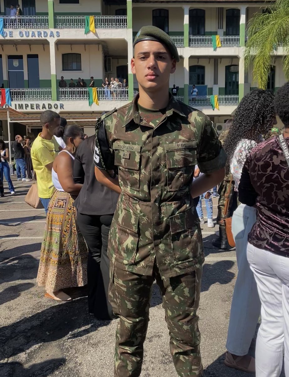 crf_pedriin's tweet photo. Grande privilégio receber o braçal e a boina no dia do meu aniversário
Parabénsss pra mim!!!! 🔰🇧🇷 https://t.co/8kPPnLRuiw