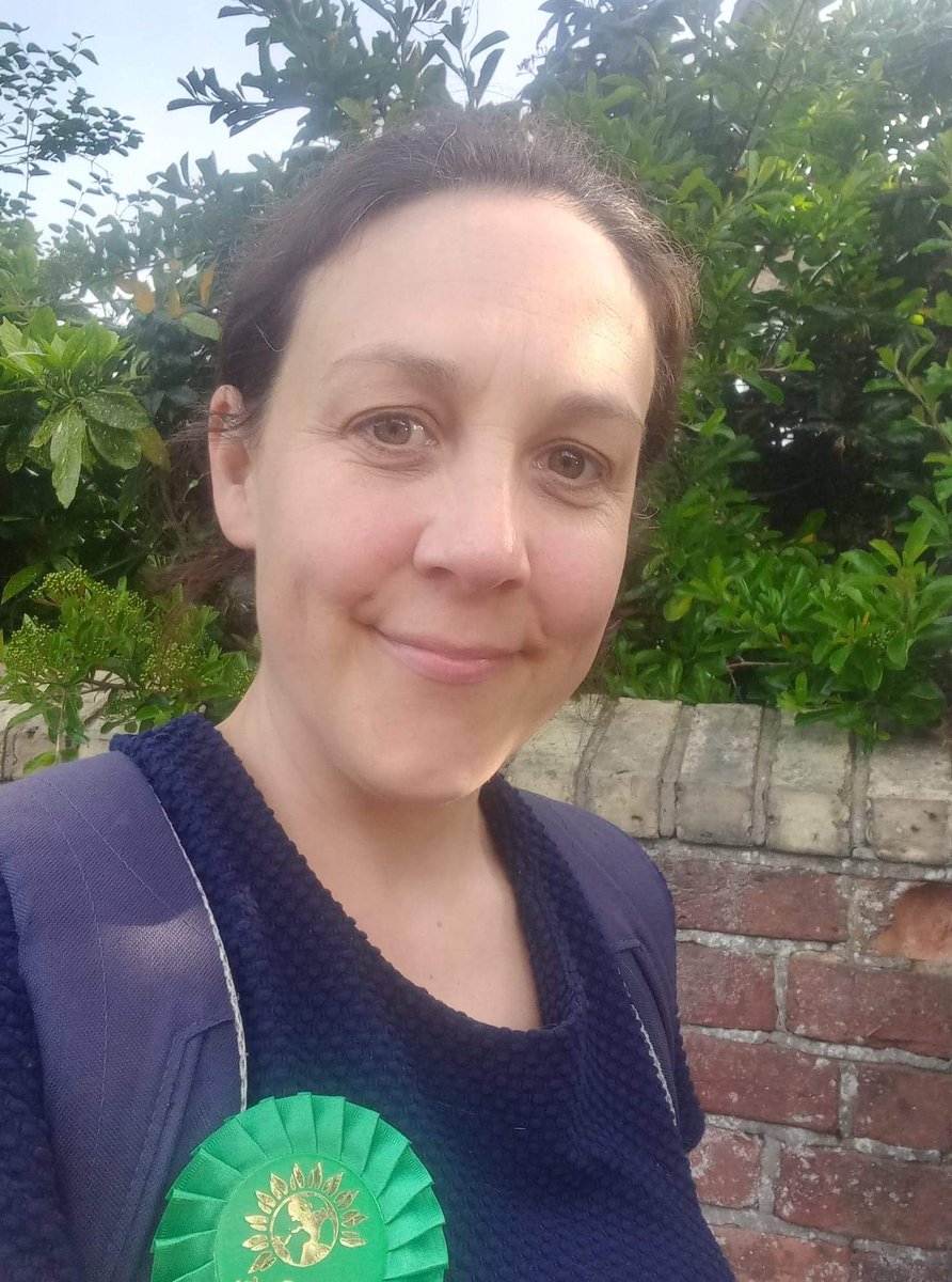 medwaygreens's tweet photo. @CatJamieson_1 is out in Maidstone with @GreenMaidstone she's seeing lots of Green placards and positive Green vibes. Come on you Greens!!!
#voteGreen2022 #green2023 #maidstonegreenparty #makingmedwaygreen #protectmedway #protecthoo https://t.co/AOpInb61eb