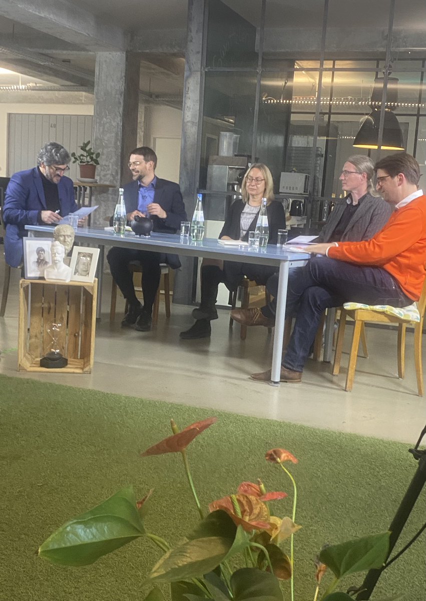 Jetzt beginnt die Aufzeichnung unserer 20.  Sendung zum Thema „Das Vergessen in der Geschichte.“