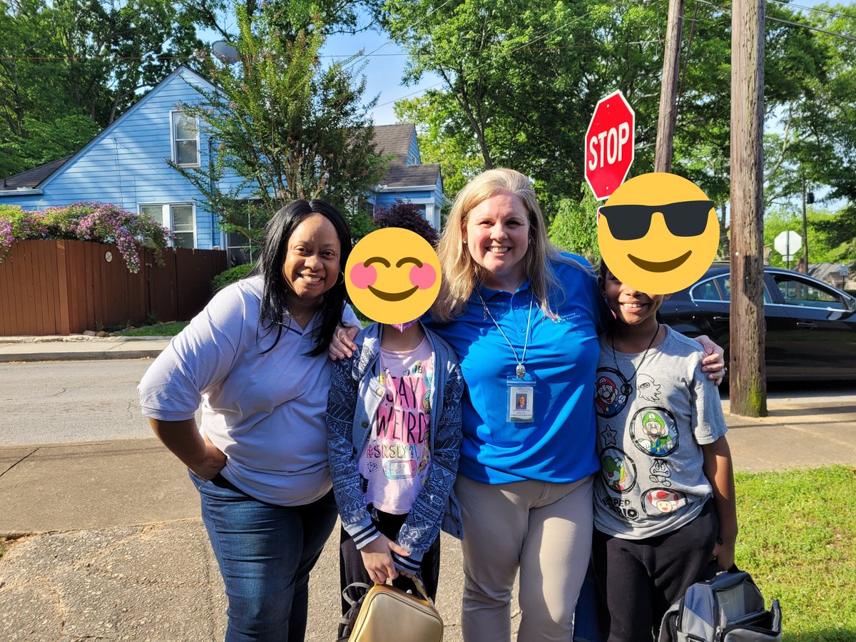EbonyBetts99's tweet photo. When your former principal takes time out of her busy schedule and shows up to help run carpool and greet the kiddos during testing week..everyone goes crazy!!ππ #mypeople #happyheart #happykids #TheFAVEWay #TheFultonWay #relationshipsmatter @jenniferwburton
@LaToyaH37438037 https://t.co/MqQcBwWFRR