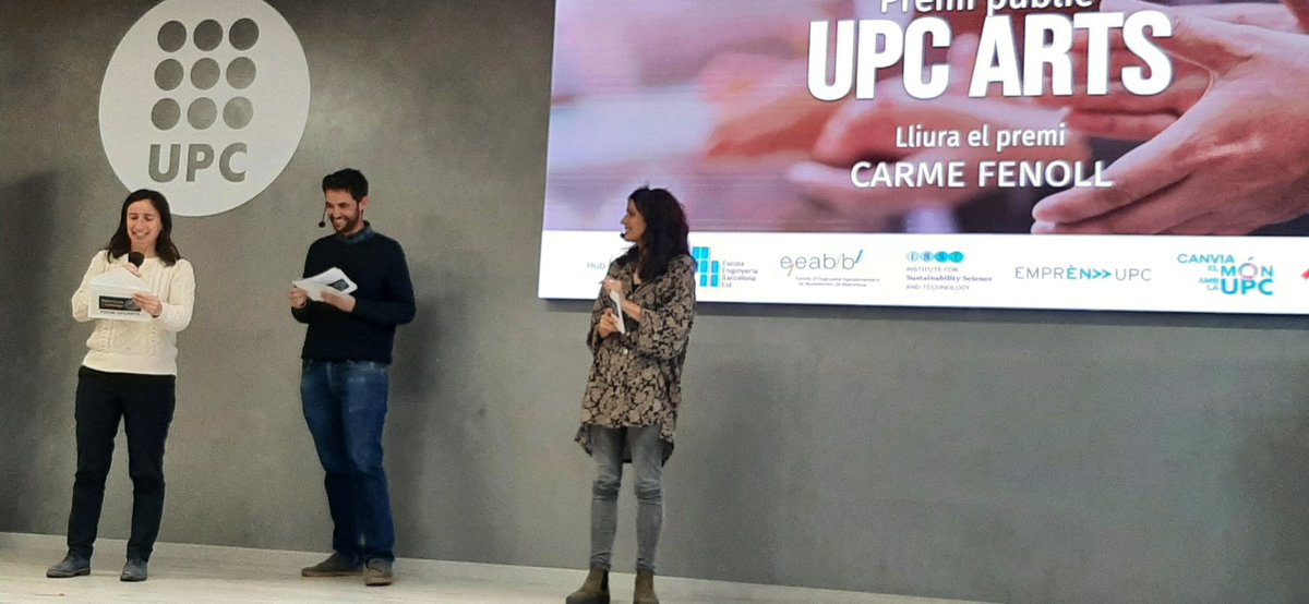 EEBE_UPC's tweet photo. I ara sí! Comencem coneixent el Premi @UPCArts de les votacions del públic, que és per a l'equip #LAPETJADA, que lliura @CarmeFenoll, responsable del programa.

Felicitats! https://t.co/JkB8vX4JJ4