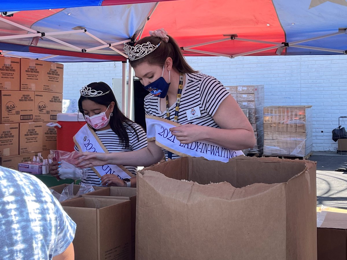#TBT
The Sun Court was out last week, joining the El Pasoans Fighting Hunger, distributing food to families in need.  
You can be an ambassador for the Sun Bowl &amp; El Paso by joining the 2022-23 Sun Court.  Applications are now being accepted. 

Apps online sunbowl.org