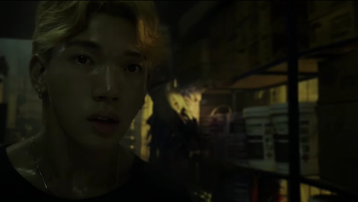 Jubphitnang's tweet image. [เธรดสั้น] Apple เพิ่งปล่อยหนังผีสั้น #ผีตามคน ออกมา ซึ่งถ่ายโดยใช้กล้องจาก iPhone 13 Pro ทั้งเรื่อง ซึ่งกำกับโดยโอ๋-ภาคภูมิ วงศ์ภูมิ (ชัตเตอร์ฯ, แฝด, Homestay) โดยได้รับแรงบันดาลใจจากเทศกาลผีตาโขน จ.เลย ที่คำเพี้ยนมาจากผีตามคน เชื่อกันว่าผีนั้นจะเดินออกมาปะปนกับคนใส่หน้ากาก (1)