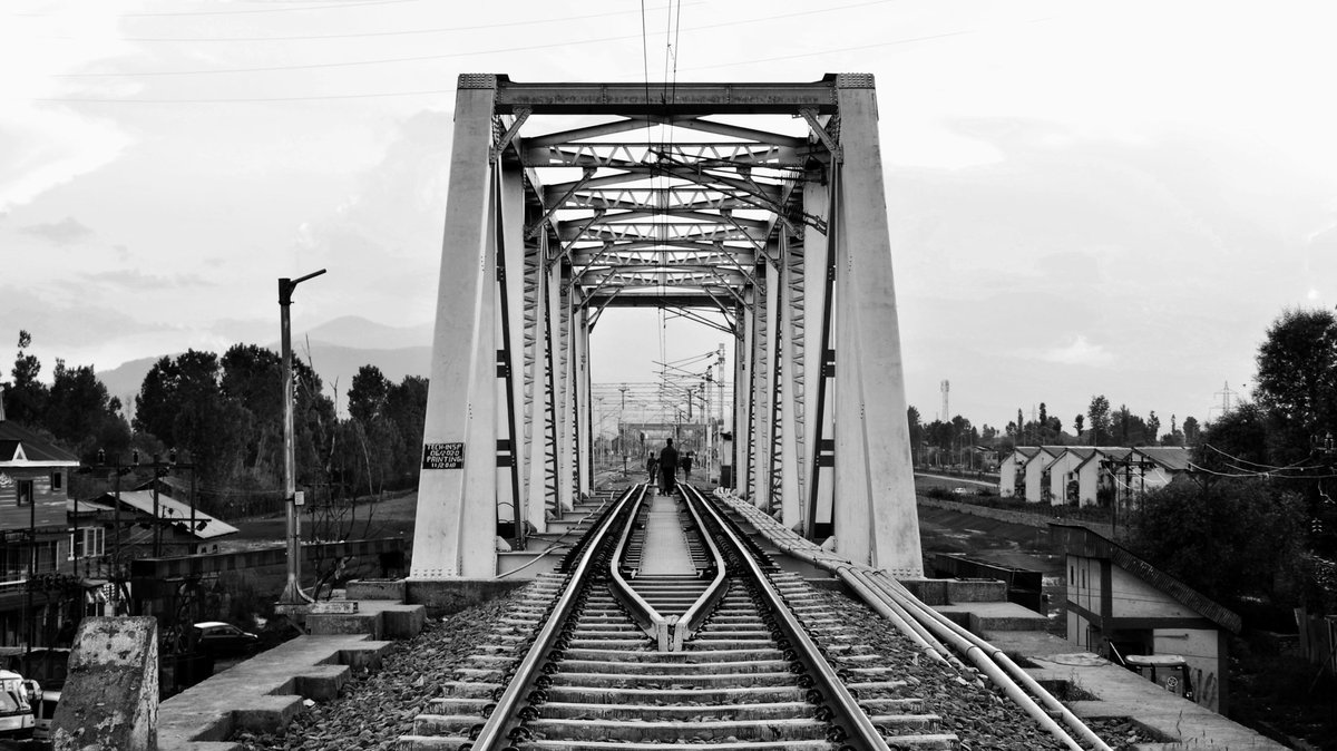 raashidjk's tweet photo. Railway Station Sopore (Sopur) has become a mini tourist spot for locals, especially at festivals teenagers spend their whole day playing, fighting and riding motorcycles with no speed limit. 

Photo walk with @mohsin_mir__
#sopore #sopur #railwaystation #kashmir #photowalk #eid https://t.co/84NKn5yq0B