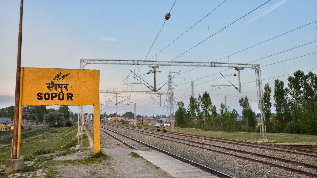 raashidjk's tweet photo. Railway Station Sopore (Sopur) has become a mini tourist spot for locals, especially at festivals teenagers spend their whole day playing, fighting and riding motorcycles with no speed limit. 

Photo walk with @mohsin_mir__
#sopore #sopur #railwaystation #kashmir #photowalk #eid https://t.co/84NKn5yq0B