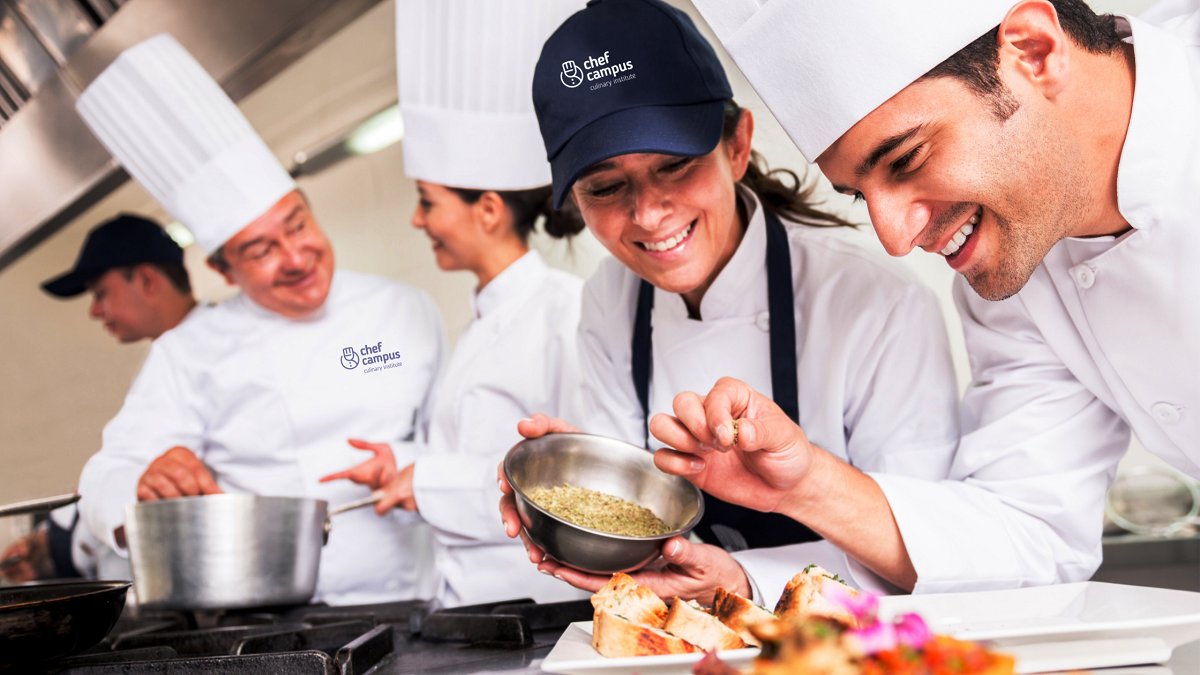 CocinayVino's tweet photo. ¿Amante de los fogones👩‍🍳👨‍🍳? Demuestra tus destrezas en el concurso #CocinaCreativa dedicado al #Zulia 🔪🍲. Inscripciones abiertas hasta el 6M. #Venezuela #ComidaVenezolana #CocinaZuliana #AlimentosLaGiralda @LaGiraldaVe https://t.co/moHzzx7x4U https://t.co/EsBFUZlToJ