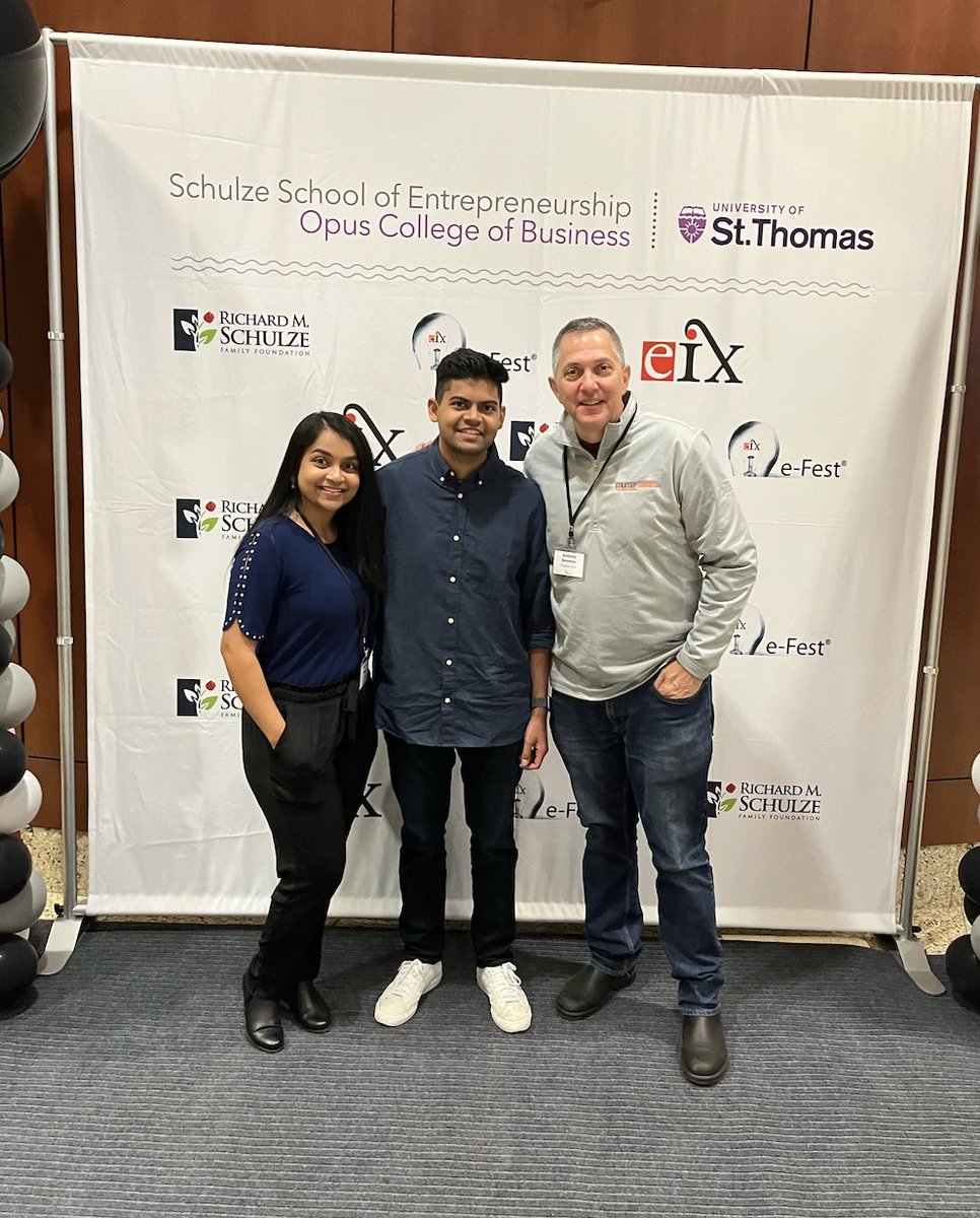 ApexCenterVT's tweet image. Congratulations student-#entrepreneurs @saigurrapu18 and @AnvikaMaini of Tandemly for being a finalist in the 2022 @SchulzeSchool e-Fest Competition!

And thank you to Apex Center Advisory Board member 
@A_Beverina for traveling with the team as a mentor!