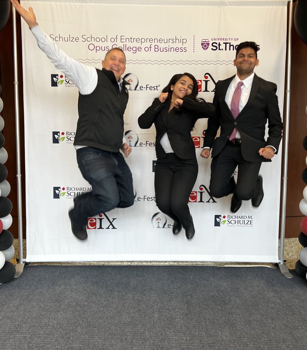 ApexCenterVT's tweet image. Congratulations student-#entrepreneurs @saigurrapu18 and @AnvikaMaini of Tandemly for being a finalist in the 2022 @SchulzeSchool e-Fest Competition!

And thank you to Apex Center Advisory Board member 
@A_Beverina for traveling with the team as a mentor!