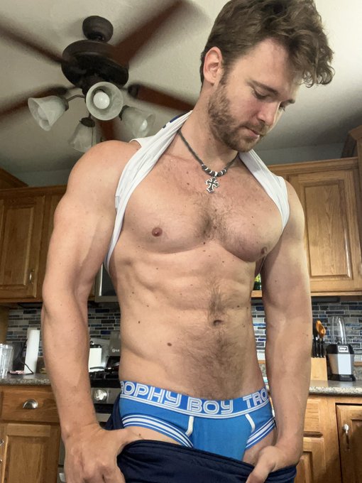 Post gym cam show begins!! Vamonos BBs 🤪 Let&rsquo;s get this last day of Fiesta going🔥 https://t.co/Qj9l0