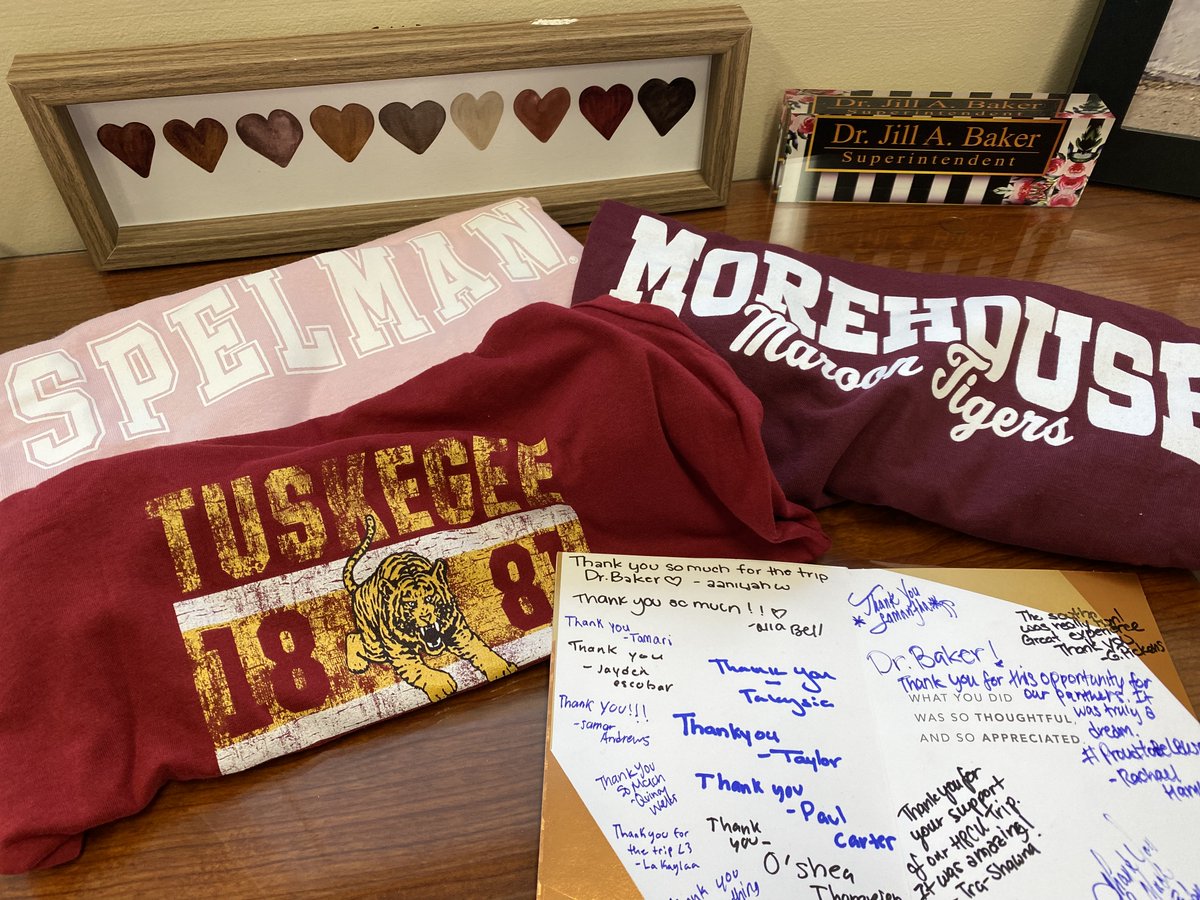 jbaker000's tweet photo. How lucky am I? A group of our @lbjordanhigh students went on a spring break #HBCU college tour with @CounselorHamlet and brought me some wonderful swag. Can't wait to hear from students @ how the trip changed their thinking &amp; dreaming (and to wear my new shirts). #proudtobeLBUSD https://t.co/U1iKvycqy7