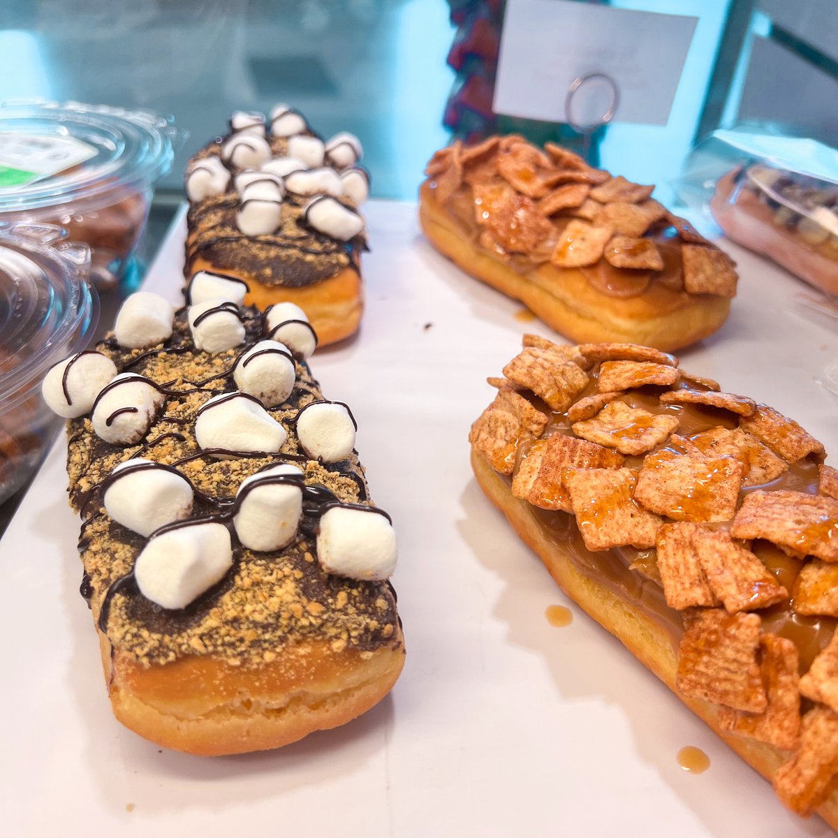 UAFChartwells's tweet photo. New bakery item: cereal donuts๐
#chartwellshe #chartwells #uaf #uafairbanks #fairbanks https://t.co/FXnHJzKimm