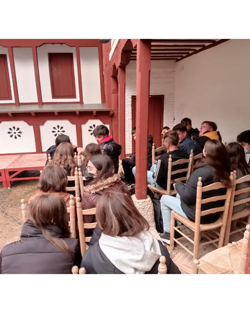 Por fin el alumnado de 3°, 4° de ESO y 1°y 2° de PEFPB del <a href="/IESLosCerros/">IES Los Cerros</a> ha podido disfrutar de nuevo del buen hacer de la Compañía de Teatro del Corral de Comedias de Almagro. En esta ocasión ha asistido a una magnífica versión de un clásico, La Celestina. <a href="/redbecreaja/">Red BECREA Jaén</a>