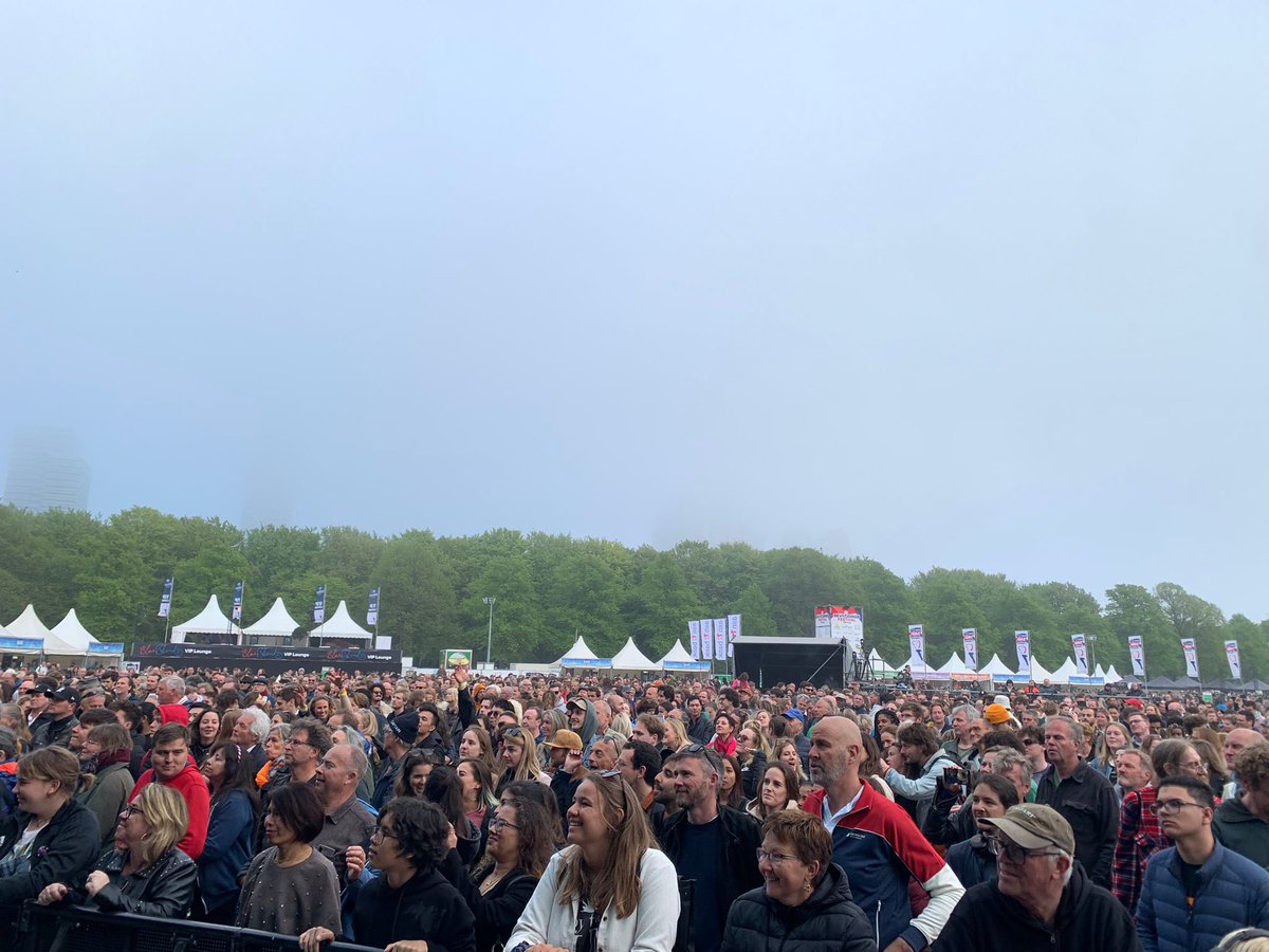 Gezellige drukte bij het optreden van <a href="/svenhammond/">Sven Hammond</a> op Bevrijdingsfestival!

📸 <a href="/nicolettekrul/">Nicolette Krul</a>
