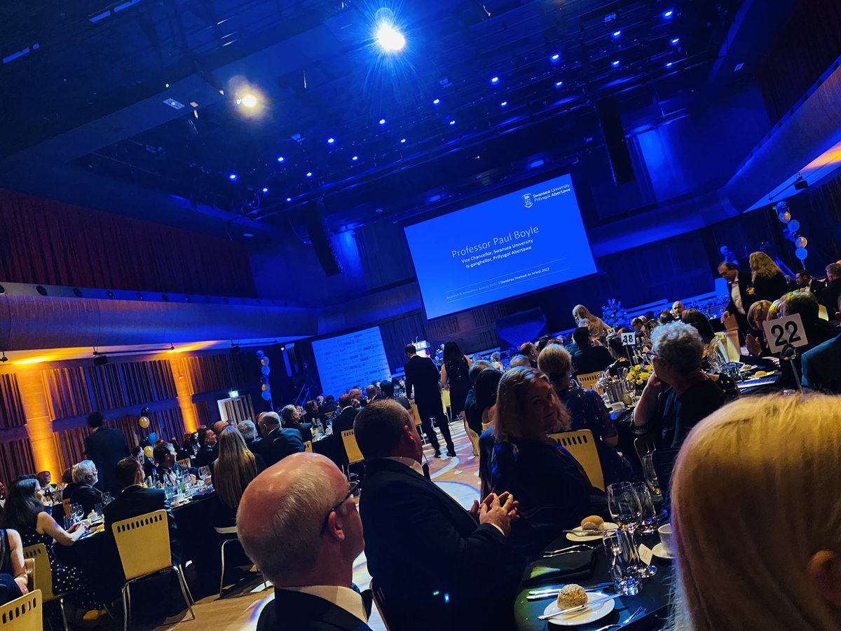 j4ynebrewer's tweet photo. Delighted to be here at the @SwanseaUni Research and Innovation Awards with @IONleadership 2022 @AdamFairbank @suzepj @sueswansea @BumblesOf @helenrbowden https://t.co/fjzDhAD2FK