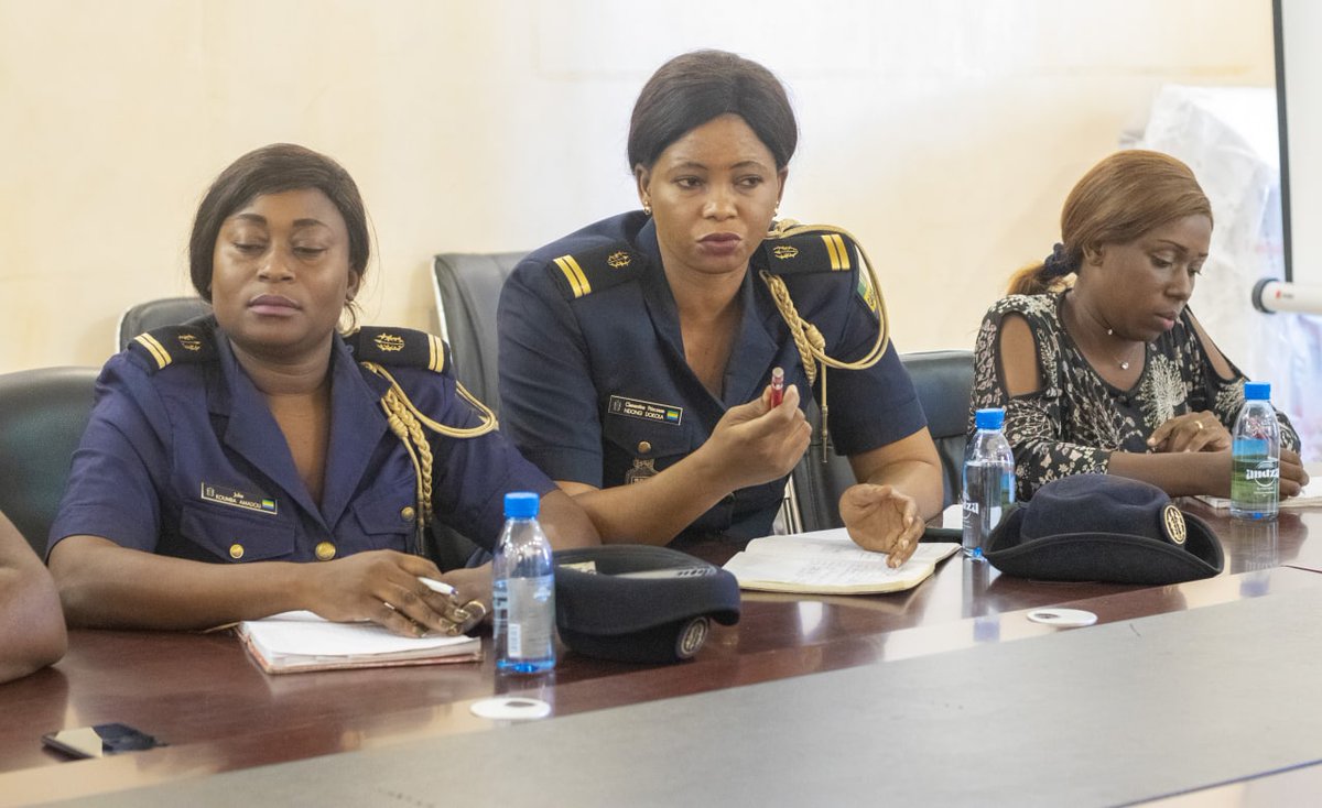 SanteSocialeGA's tweet photo. Dans le cadre du programme gouvernemental @GabonEgalite, le Min de @SanteSocialeGA, @DrObiang, a rencontré  l’ensemble des #PointsFocaux des #Commissariats de police du Grand #LBV. https://t.co/kaWr5KQ17s