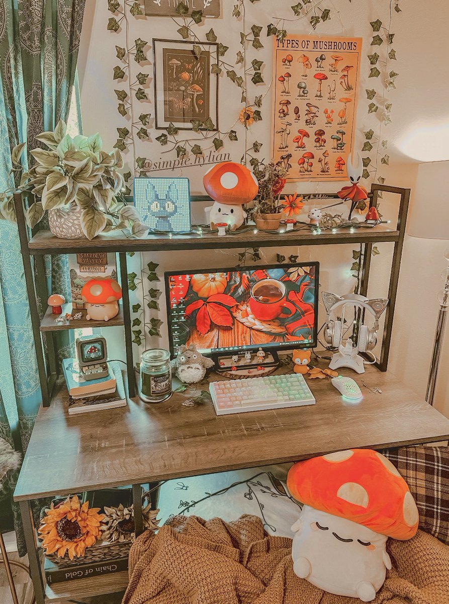 Simplehylian's tweet photo. Can you tell I miss fall? 🥺🍂🍄🍁 https://t.co/jBItQB7Grs