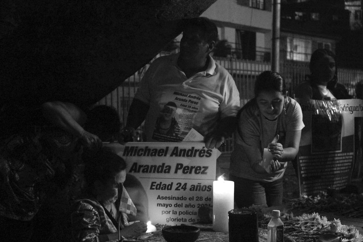 MLibresCali's tweet photo. A un año de la masacre de Siloé del 3 de Mayo, se instaló el #TribunalPopularEnSiloé por medio del cual se investigaran 12 asesinatos y otros crímenes ocurridos durante la movilización social del 2021 en este territorio. Hilo👇 https://t.co/jYCEKrgiXX