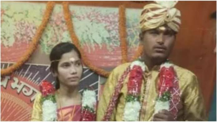EngineerReveals's tweet photo. #JusticeForNagaraju

He was k!lled in the middle of road and no one came to rescue him.

This is your future HINDUS, one day you all will be witnessing the same. https://t.co/iFTe1ZgSik