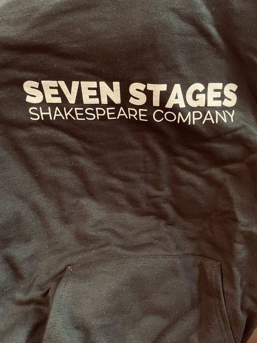 AmberElby's tweet photo. THANK YOU FOR THE HOODIE HOOKUP, @fraterrisus!!! #Bardflies
(Also it’s 90F+ here in Texas, so I may not wear this for a spell.) https://t.co/wVIPGk5EAS