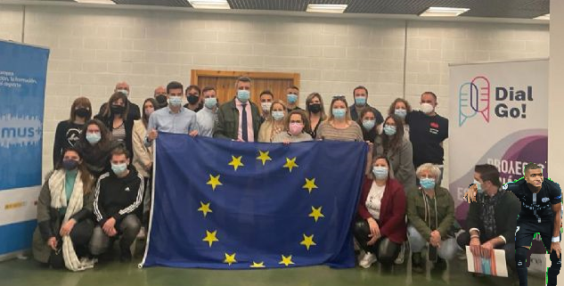 juventud_Lorca's tweet photo. Mañana la última sesión con los concejales de @AytoLorca @IreneJodar @MDChumy e @japoncediaz junto al grupo de jóvenes del proyecto #dialgo Lorca con @CazallaIntercul
El #díadeEuropa,9 de mayo nos uniremos en #SanJavier con 130 jóvenes de toda la región. @mundojovenRM https://t.co/HBeL6O6nlL