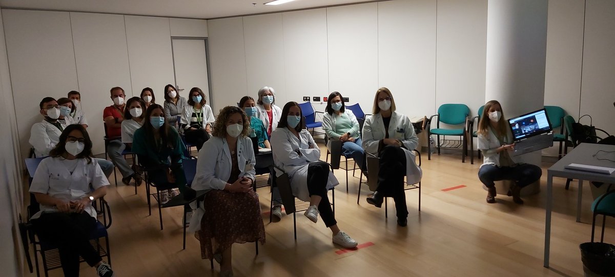 labhuc's tweet photo. Volvemos a las sesiones docentes presenciales  en nuestro servicio después de dos años, combinándola   con el modo virtual que nos ha venido acompañando en esta pandemia. Esperemos que pronto podamos retomarlas con total normalidad. https://t.co/Yikgbpd9qS