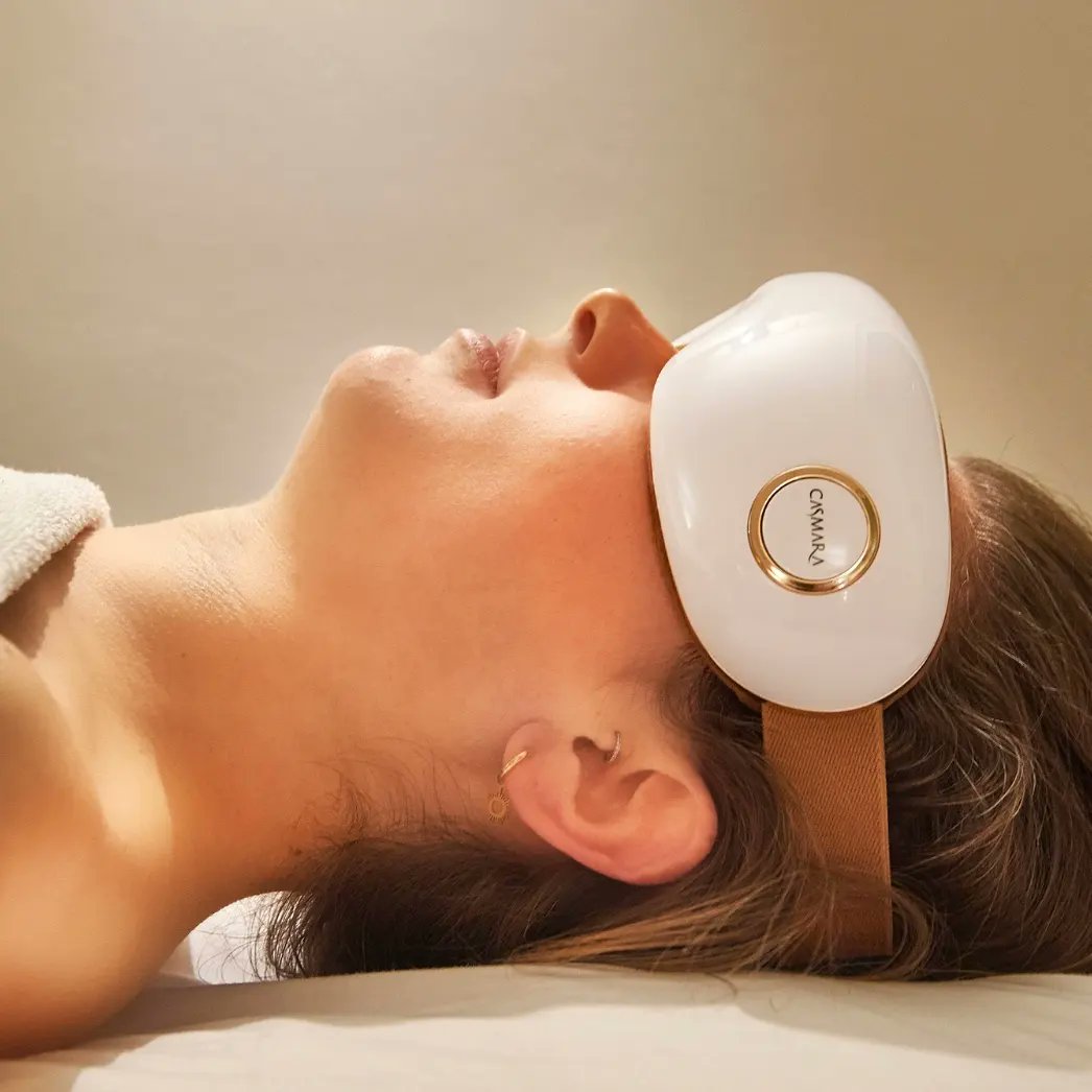 HotelGrevolSpa's tweet photo. ✨️Us fem arribar una de les novetats del nostre Centre Spa... El tractament Eye Perfection💆‍♀️
Tracta d'estimular la zona ocular i relaxar-la. Amb una exfoliació facial, una mascareta hidratant i el massatge, fa que sigui un tractament per vèncer signes de cansanci😶‍🌫️ https://t.co/EtM9AUOCzp