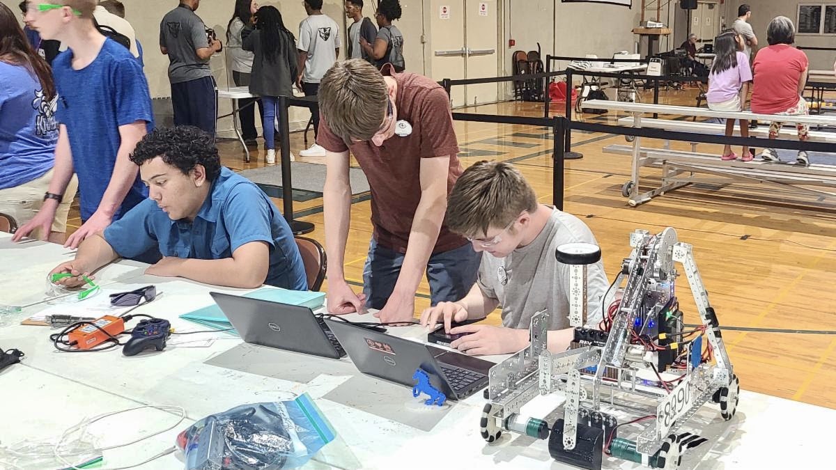 RockyConfe's tweet photo. MILE HIGH ACADEMY ROBOTICS TEAM SCORES BIG IN FLORIDA

RMCNews with Rebecca Berg – RoboStangs, the robotics team from Mile High Academy, won second place at the First Tech Challenge Adventist Robotic league competition at Forest Lake Academy in Florida.

https://t.co/1LAuPoeyOB https://t.co/2YTt5JrglQ