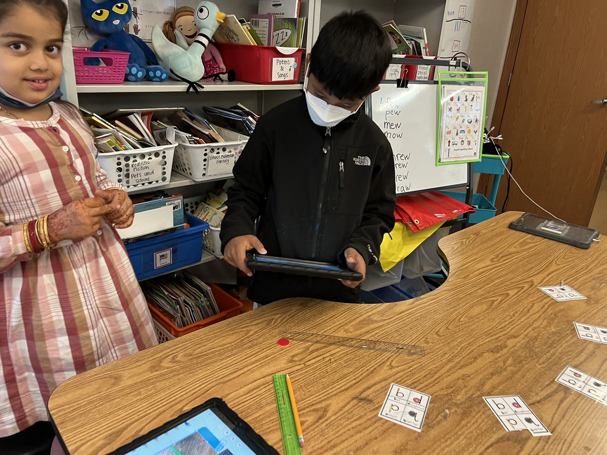 MsHenson6's tweet photo. We are loving measurement! We went on an in-class scavenger hunt for things to measure to the nearest inch! 📏 https://t.co/4PntxwCru1